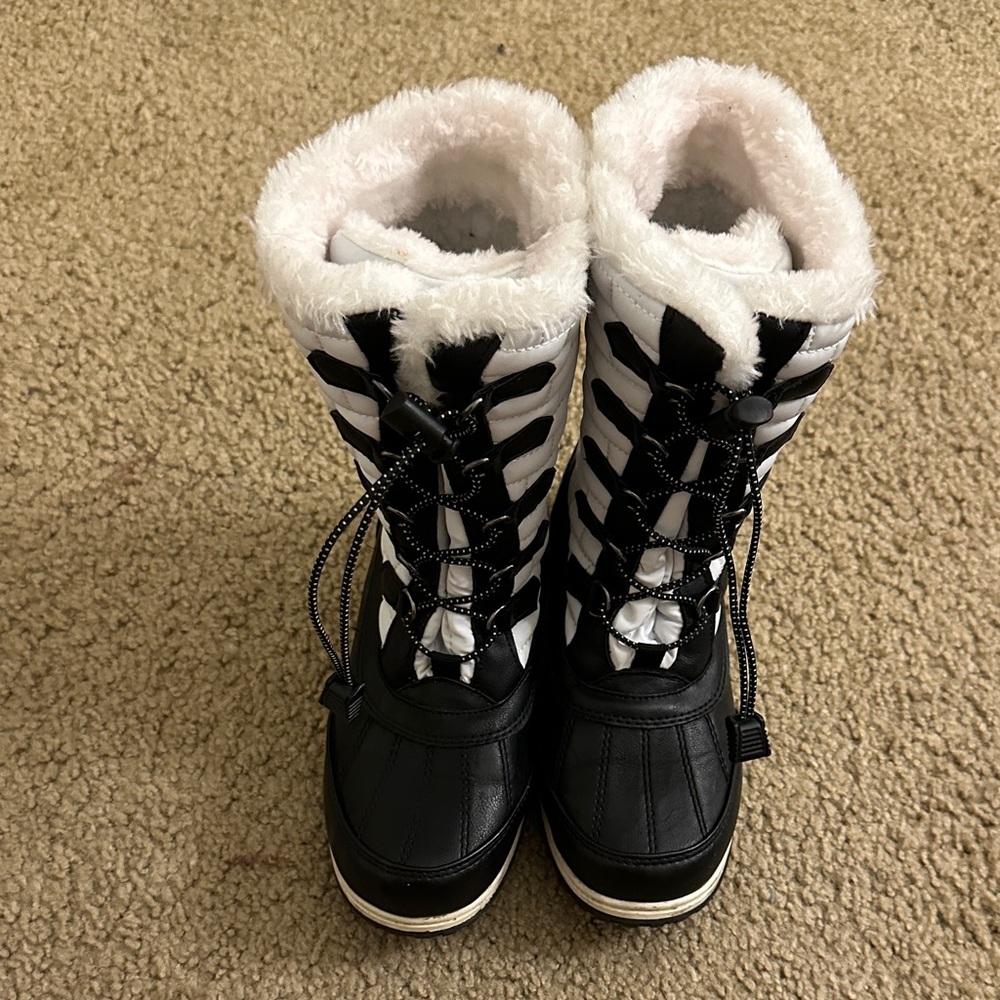 totes Black and White Faux-Fur Lined Lace-Up Winter Boots